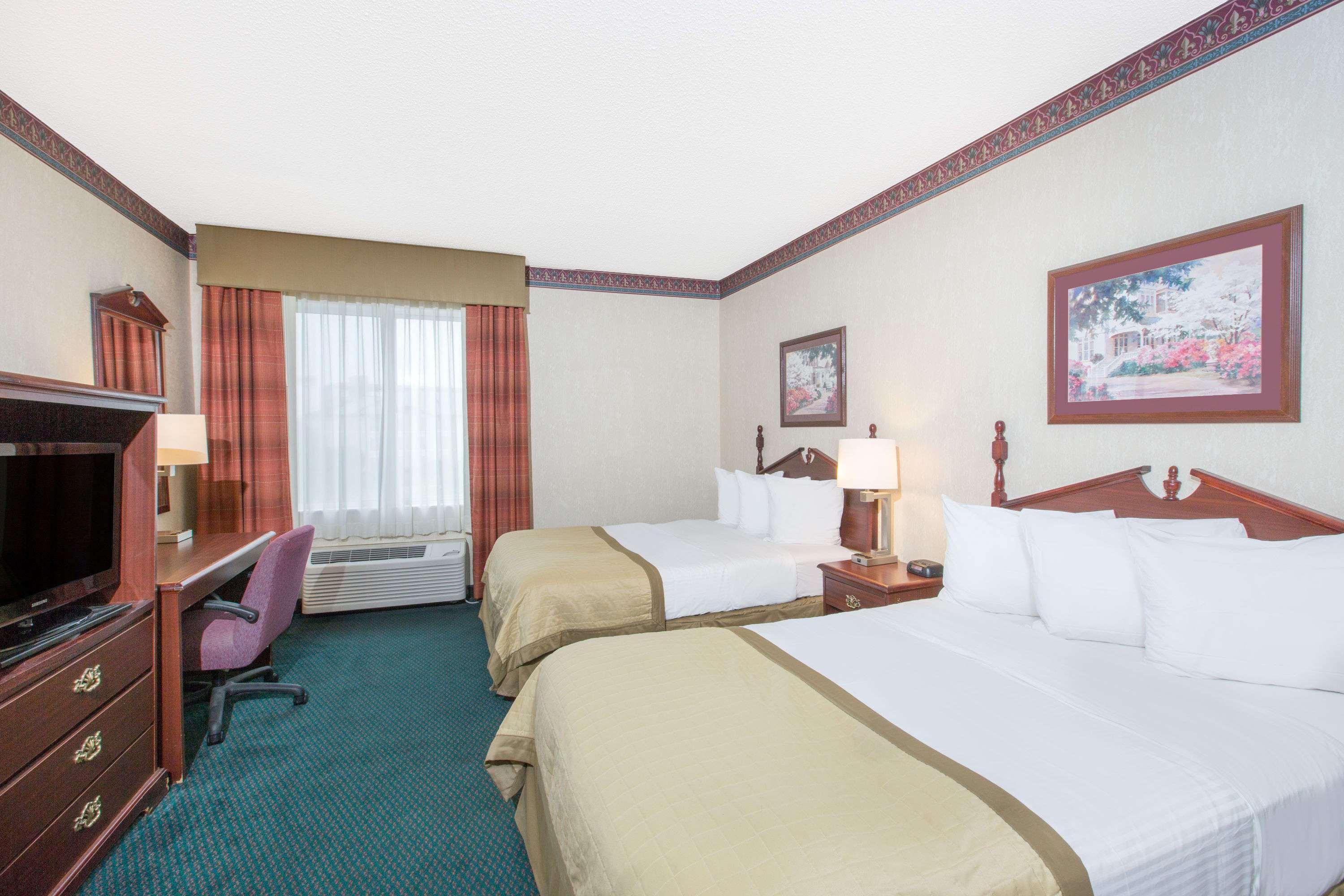 Hotel Baymont By Wyndham Jonesboro Esterno foto