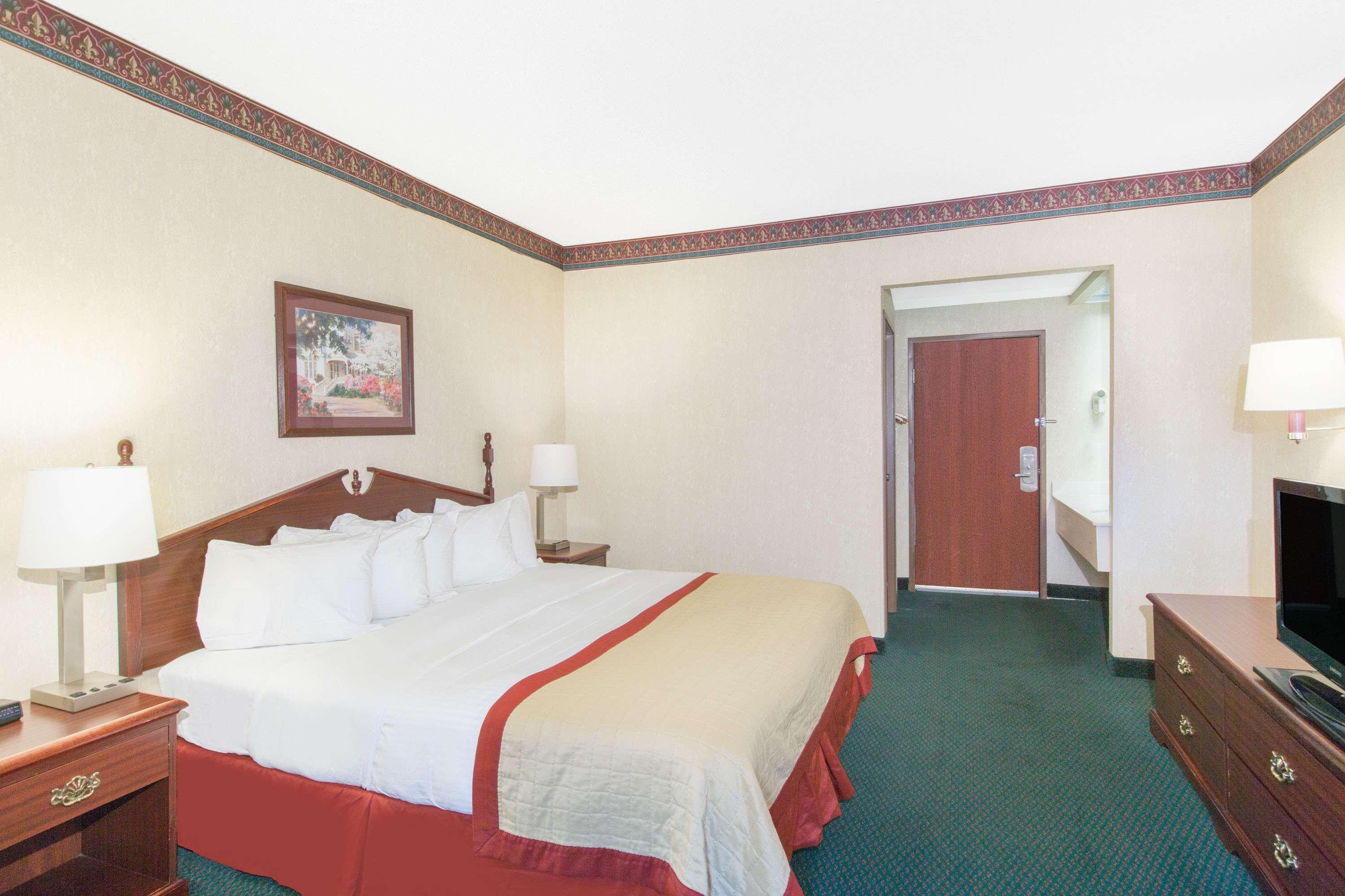 Hotel Baymont By Wyndham Jonesboro Esterno foto