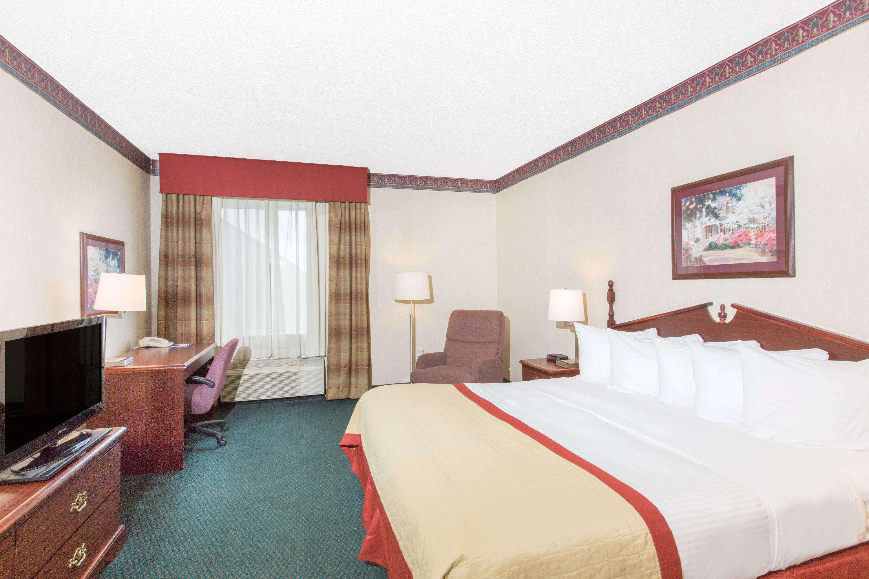 Hotel Baymont By Wyndham Jonesboro Esterno foto