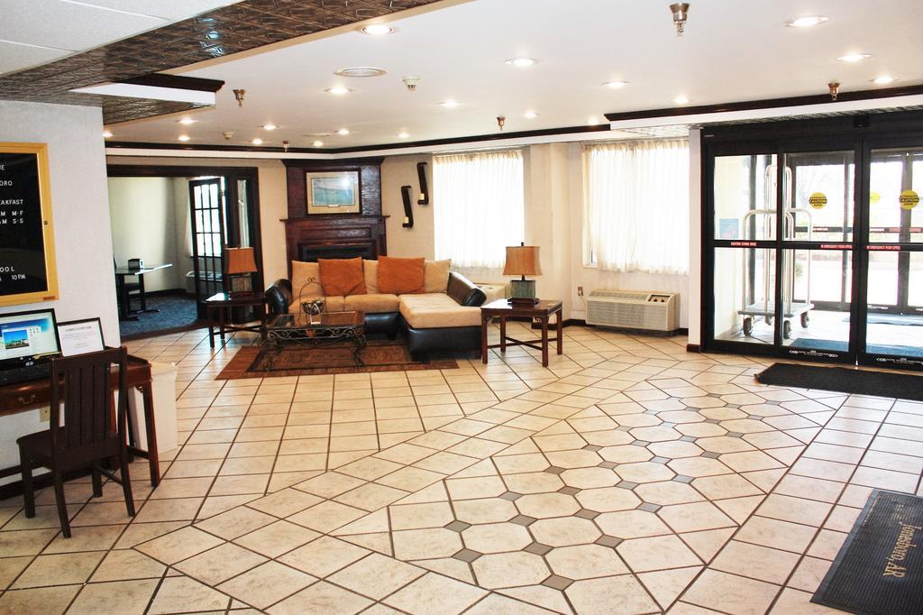 Hotel Baymont By Wyndham Jonesboro Esterno foto