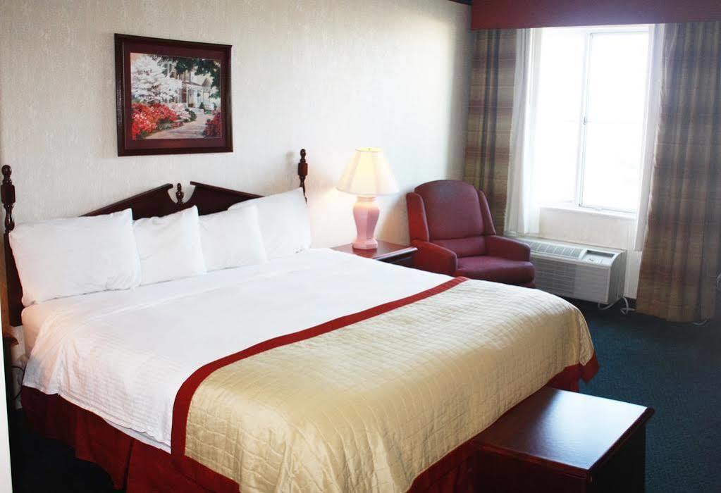 Hotel Baymont By Wyndham Jonesboro Esterno foto