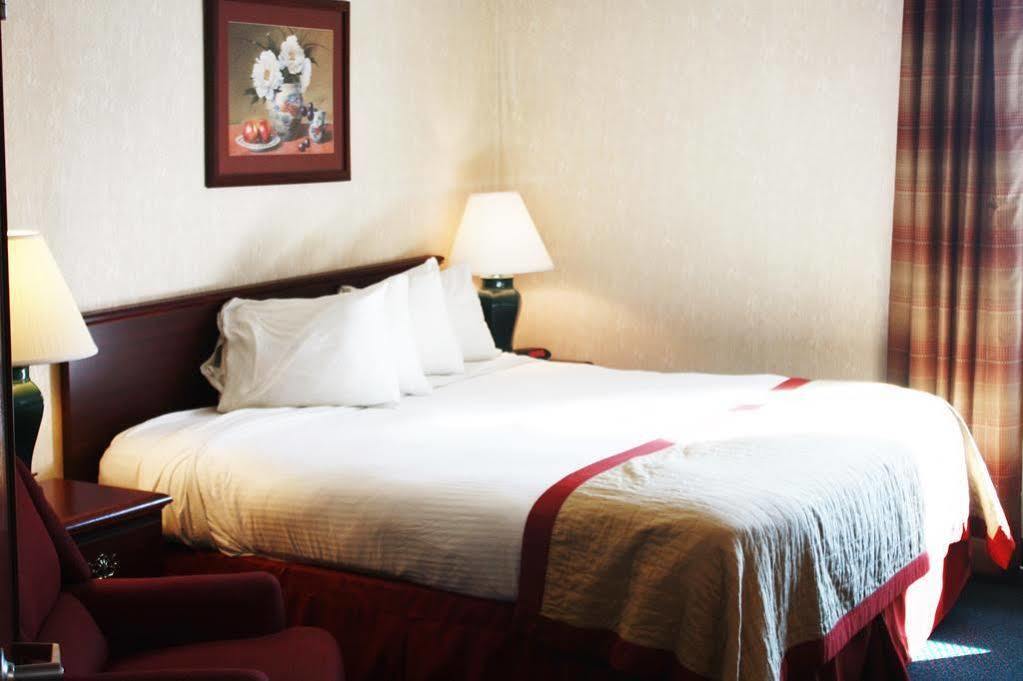 Hotel Baymont By Wyndham Jonesboro Esterno foto